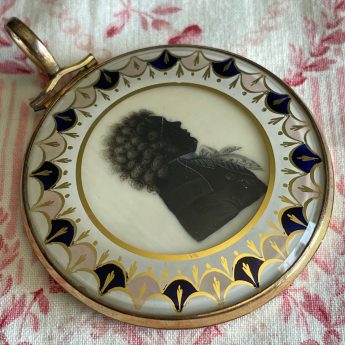 Painted silhouette of a gentleman with hairwork reaverse